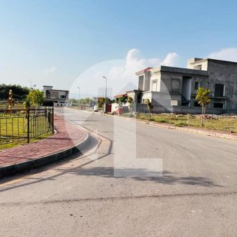 Sector M 1 Kanal Street 1 Back Open Boulevard Plot